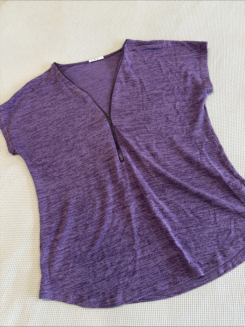 Vince Camuto Heathered Purple Zip V-Neck Short Sleeve Top